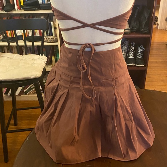 2pc Chocolate Halter and Pleated Skirt Junior Size Large! - Picture 10 of 10